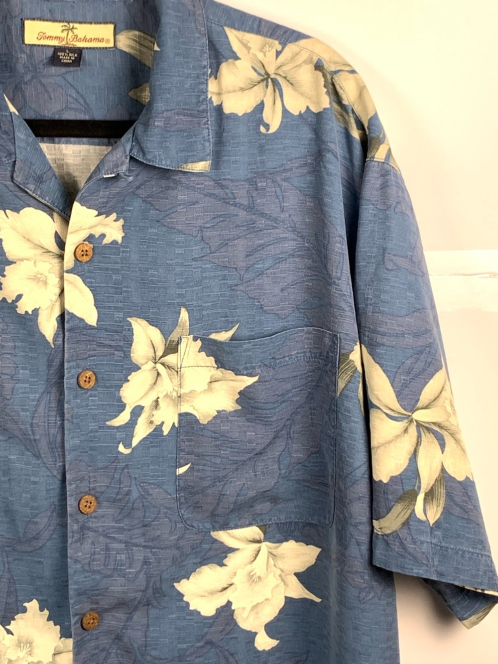 Tommy Bahama Men's L 100% Silk Hawaiian Aloha Shirt Blue Hibiscus Camp - Picture 7 of 13
